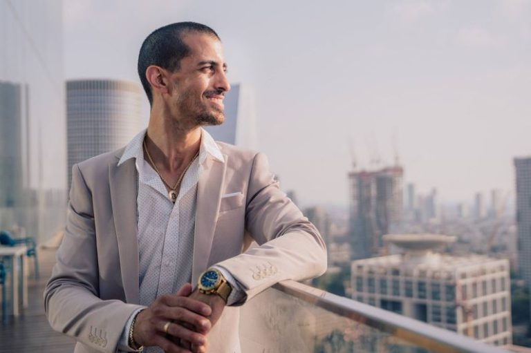 Leadership Business - man, suit, success